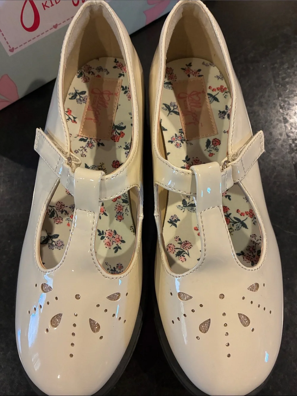 NEW Jellypop' Cream Patent Mary Jane Shoes Sz 4